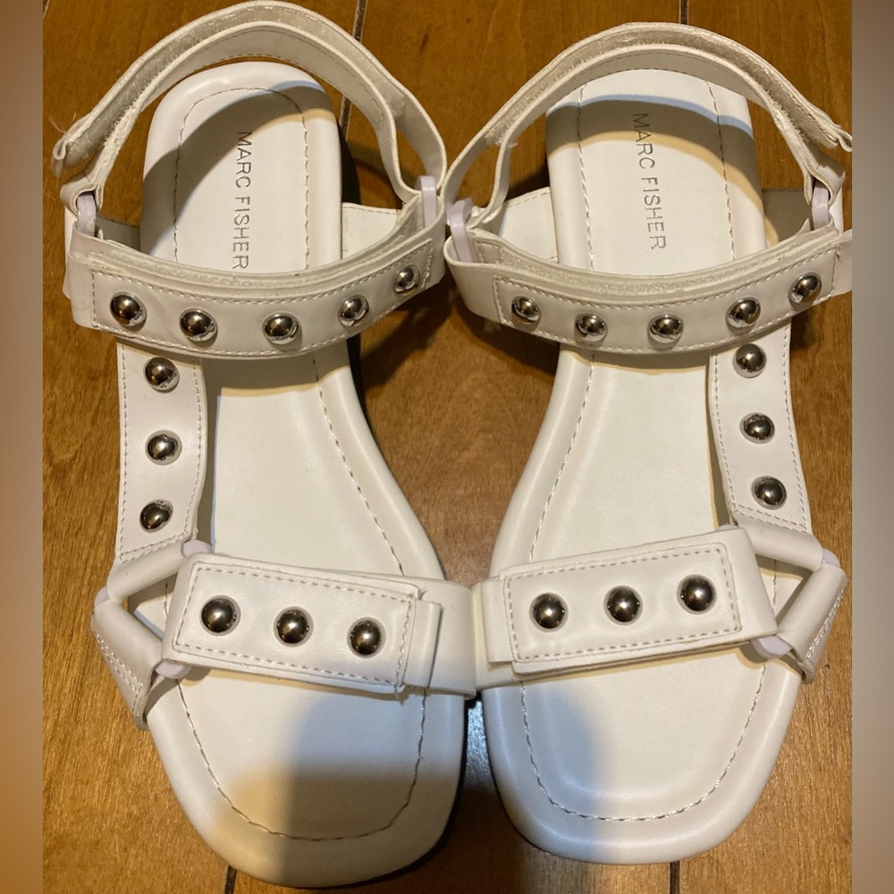 NWT Ladies Size 9M Marc Fisher Kinita Velcro Strapped Silver Studded Sandals
